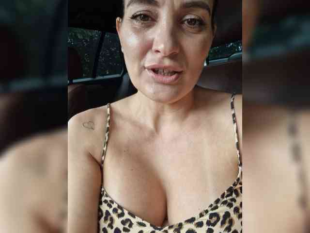 FoxxyAna webcam