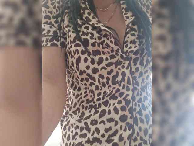 FoxxyAna webcam