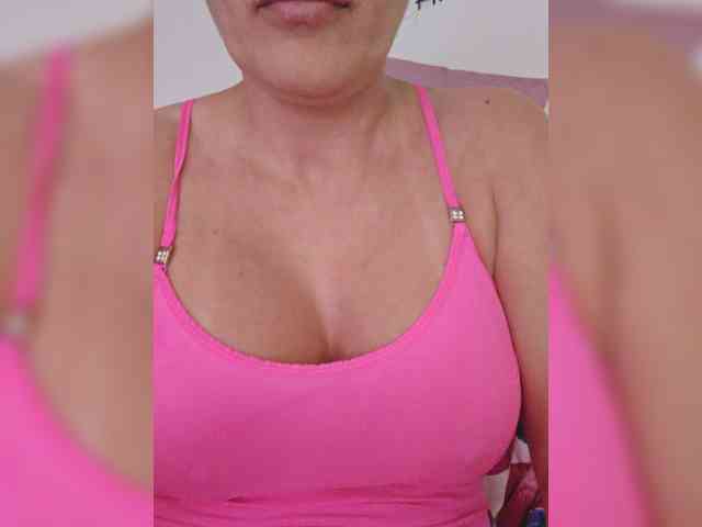 FoxxyAna webcam