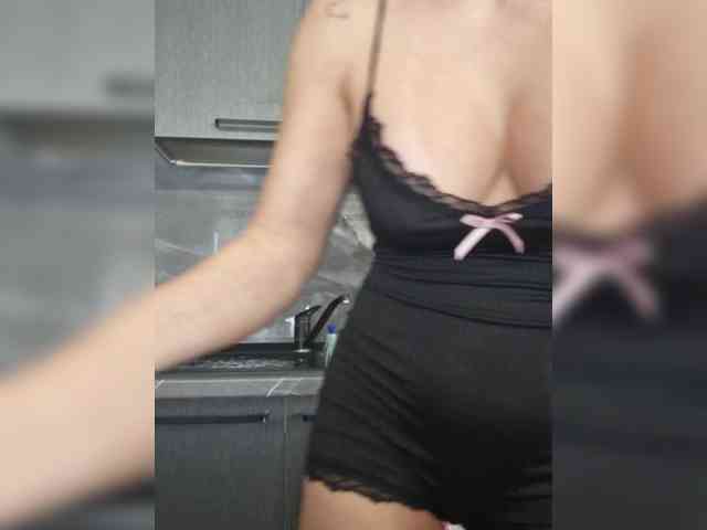 FoxxyAna webcam