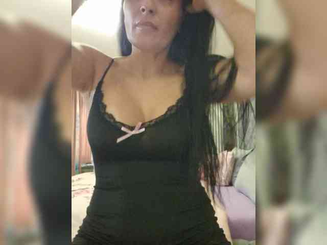 FoxxyAna webcam