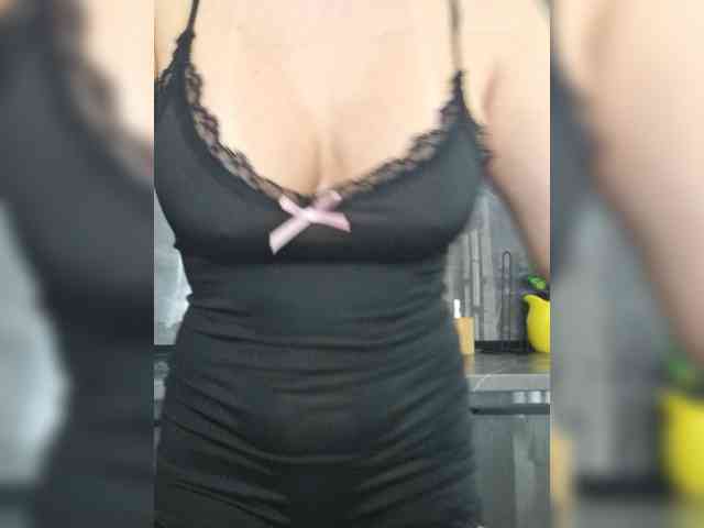 FoxxyAna webcam