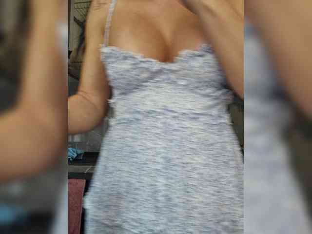FoxxyAna webcam