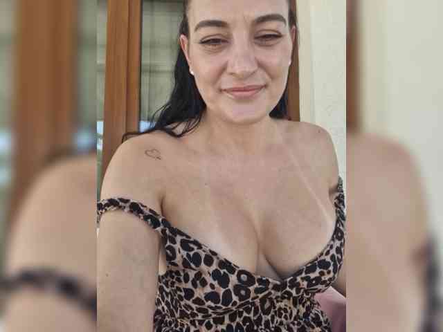 FoxxyAna webcam