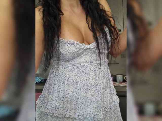 FoxxyAna webcam