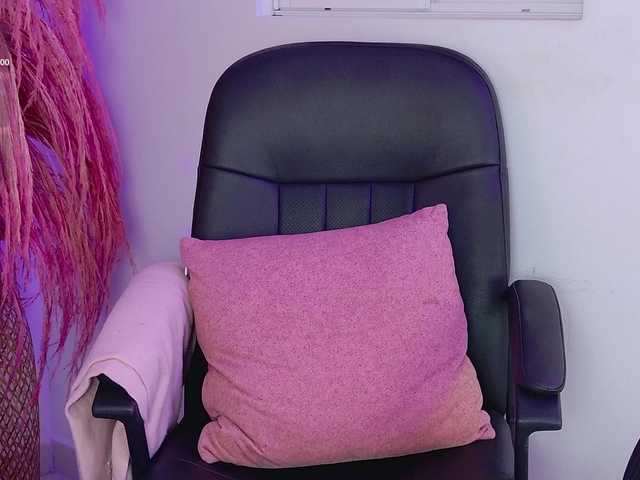 ZoeCamils live cam on BongaCams