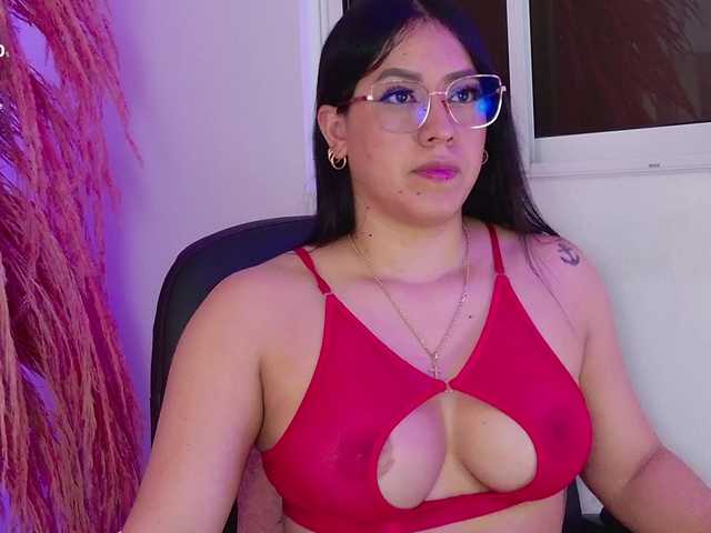 ZoeCamils live cam on BongaCams