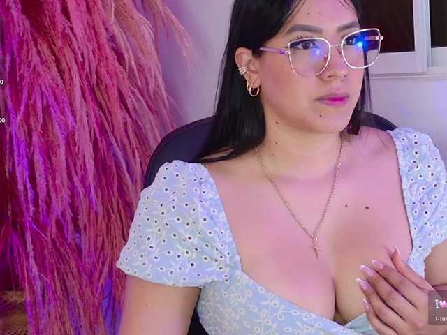 ZoeCamils live cam on BongaCams