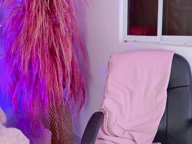 ZoeCamils live cam on BongaCams