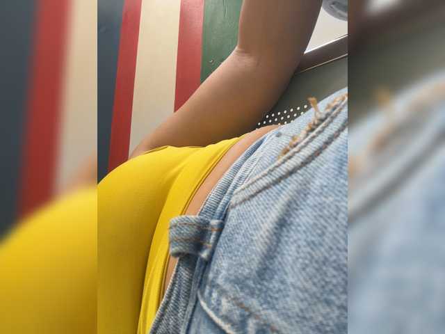 ZoeCamils live cam preview