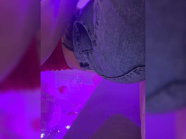 ZoeCamils live cam preview