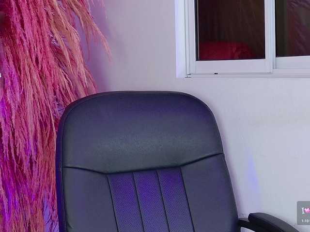 ZoeCamils live webcam show