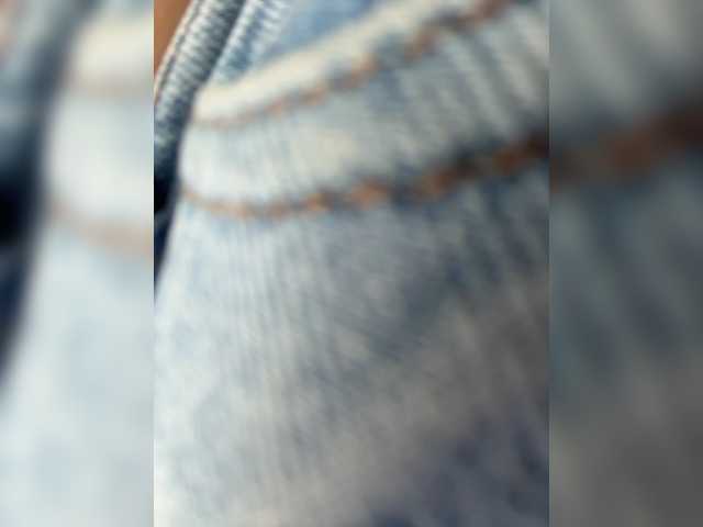 ZoeCamils live cam preview