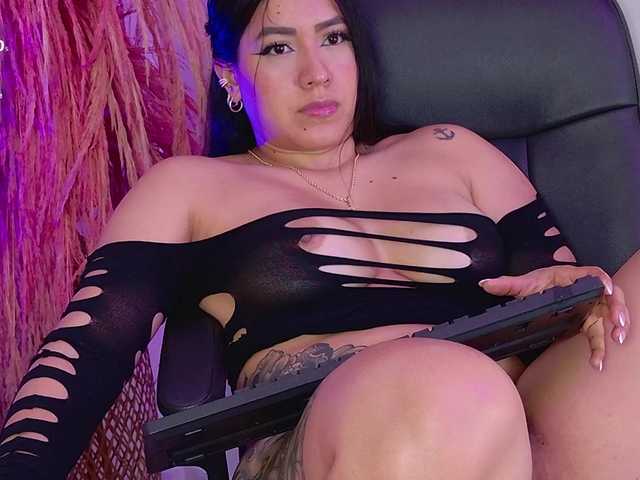 ZoeCamils live cam on BongaCams