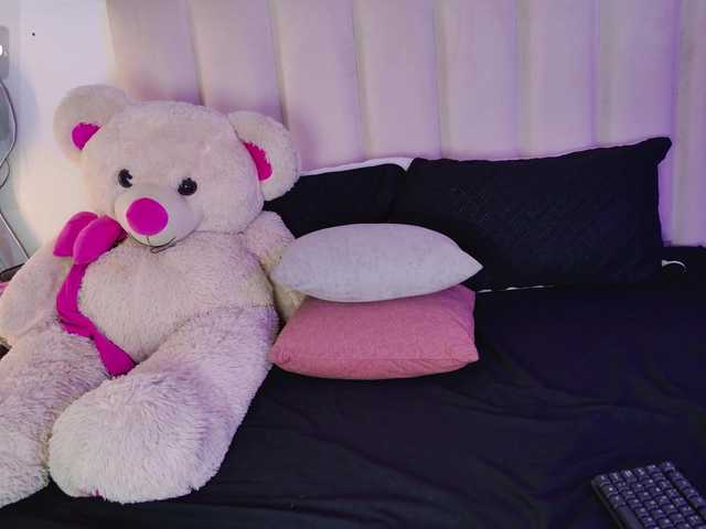 ZoeCamils live cam on BongaCams