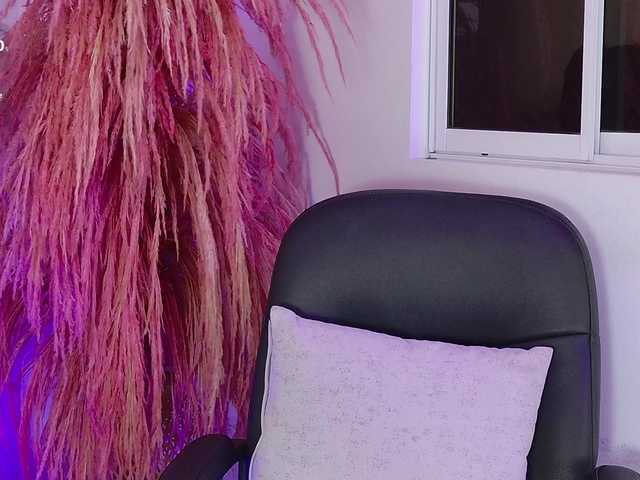 ZoeCamils live cam on BongaCams