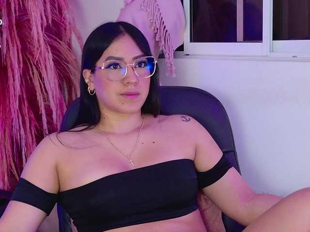 ZoeCamils live cam on BongaCams