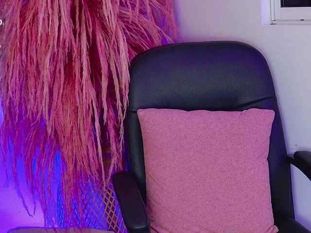 ZoeCamils live cam on BongaCams