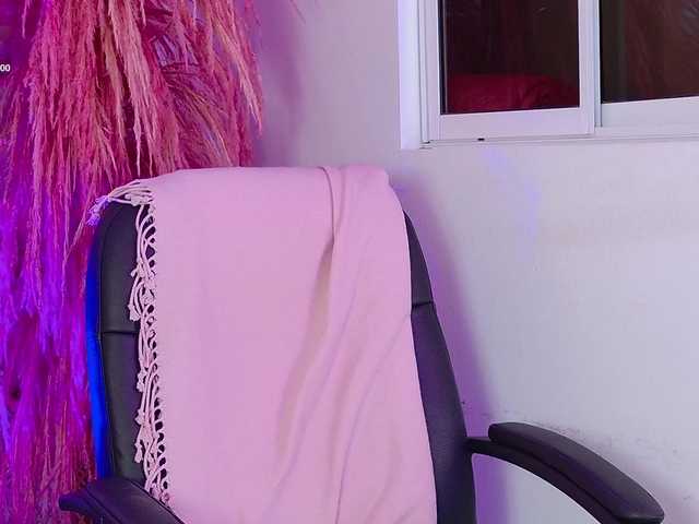 ZoeCamils live cam on BongaCams