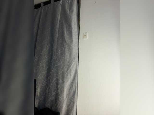 ZoeCamils live cam