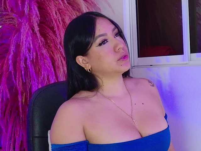 ZoeCamils live cam on BongaCams