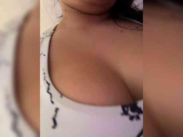 ZoeCamils webcam