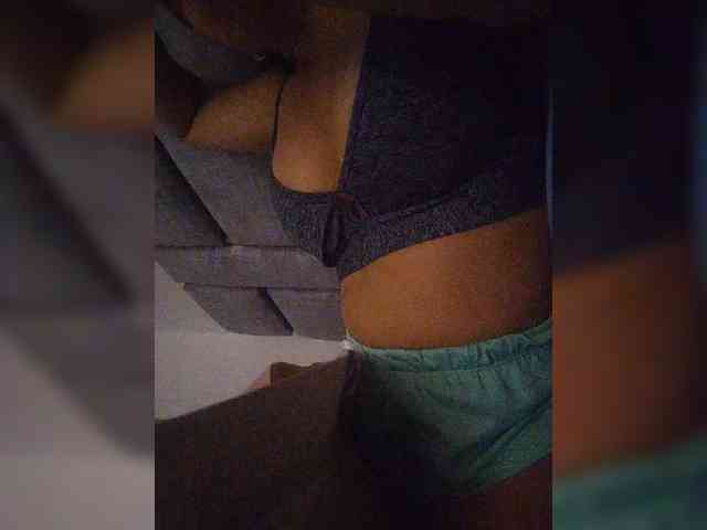 ZoeCamils webcam