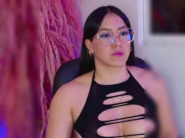 Model: ZoeCamils