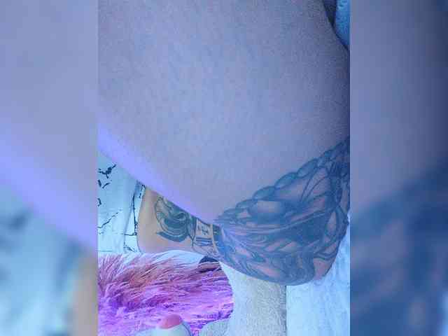 ZoeCamils Live Webcam on BongaCams
