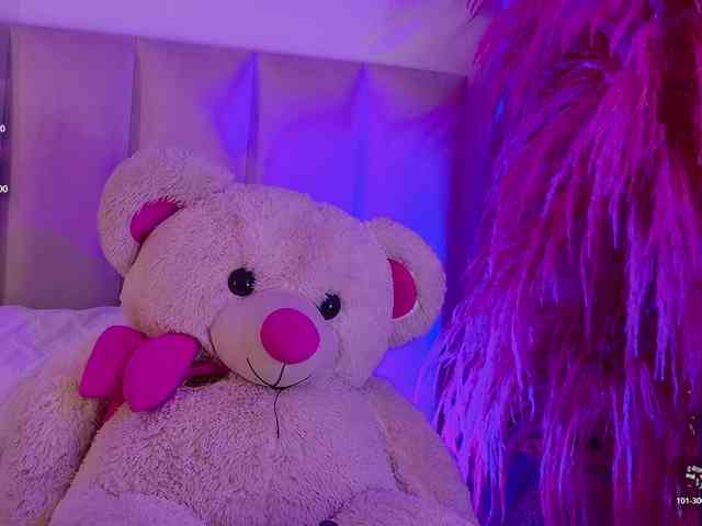 ZoeCamils Live Webcam on BongaCams
