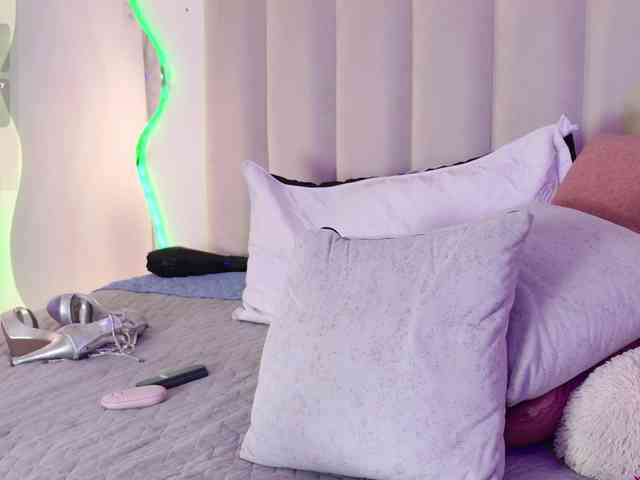 ZoeCamils webcam