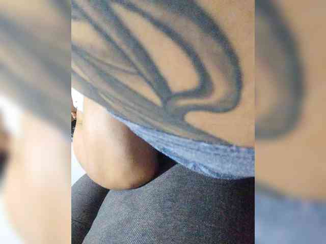 ZoeCamils webcam