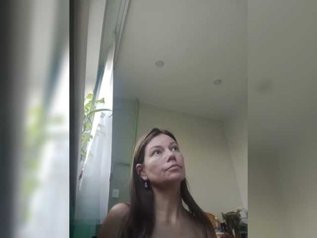 le modèle zvezda2511 est en webcam porno dans un show sur le site bongacams, il possède les tags suivants: White/Caucasian,Brunette,Hairy
