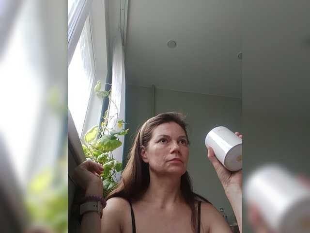 le modèle zvezda2511 est en webcam porno dans un show sur le site bongacams, il possède les tags suivants: White/Caucasian,Brunette,Hairy