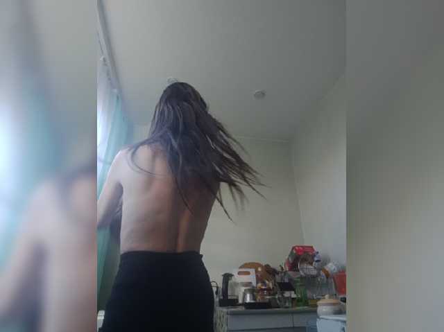 zvezda2511, live now on BongaCams