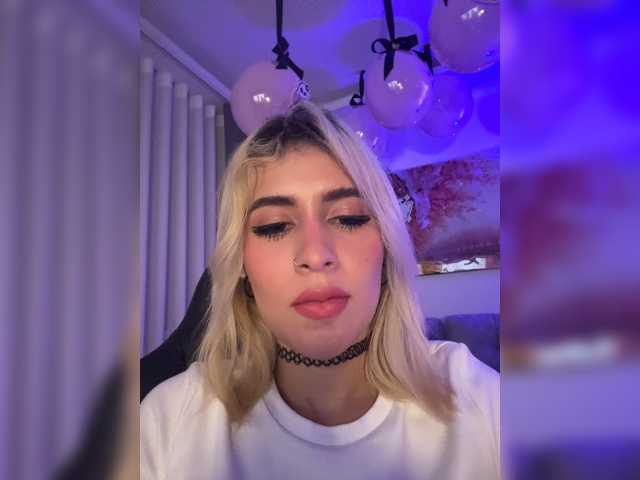 Lucyrouse live cam