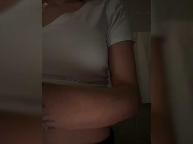 LucyRouse live cam preview
