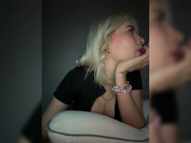 LucyRouse live webcam show