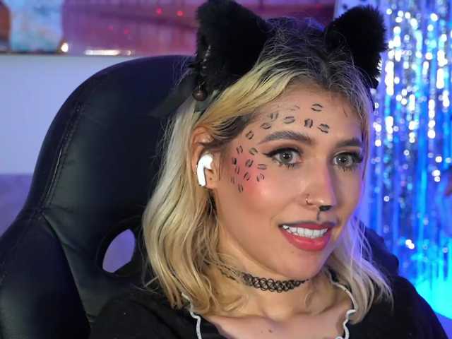 Lucyrouse live cam