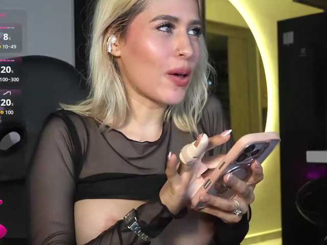 LucyRouse live cam preview