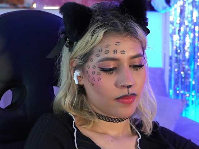 Lucyrouse live cam
