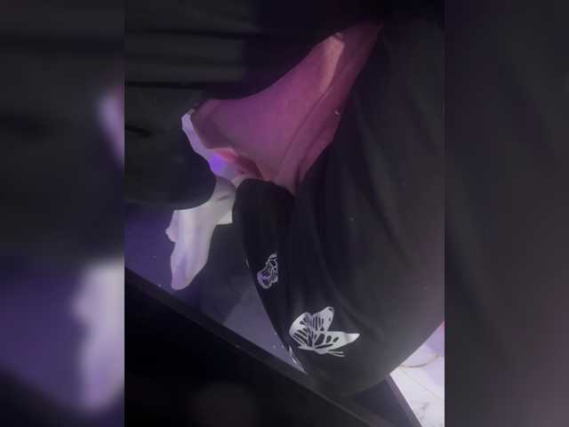 LucyRouse live cam preview
