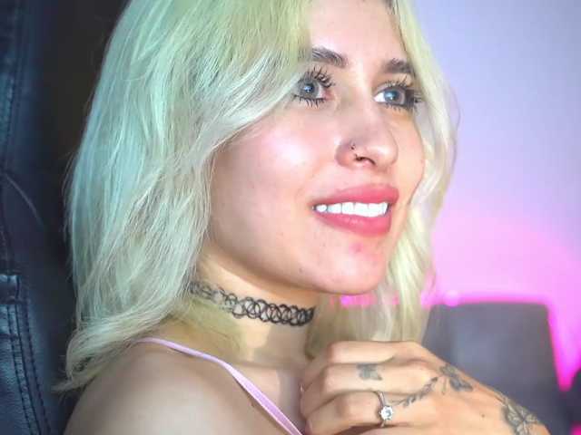 LucyRouse live cam preview