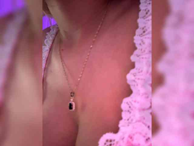 LucyRouse webcam