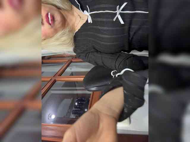 LucyRouse webcam