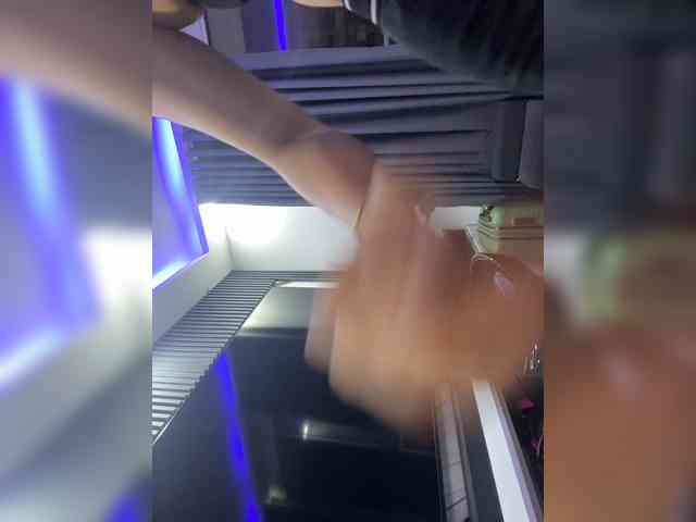 LucyRouse webcam