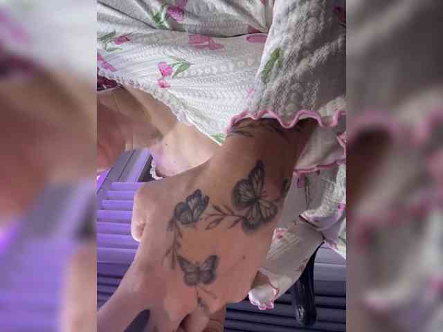 LucyRouse webcam