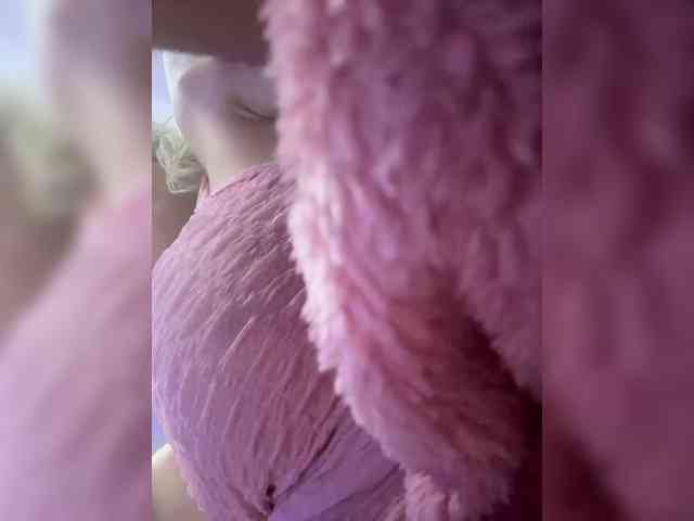 LucyRouse webcam