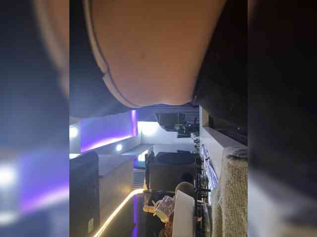LucyRouse webcam