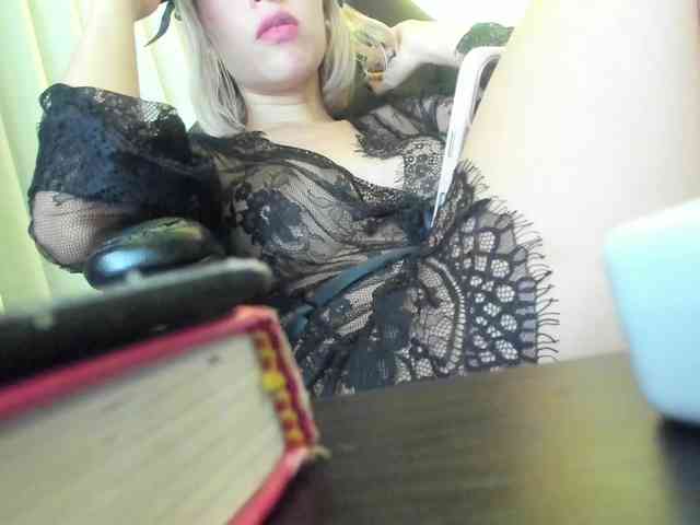 LucyRouse webcam